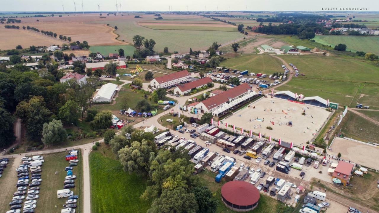 Hotel Jakubus Wilkow  Exterior photo
