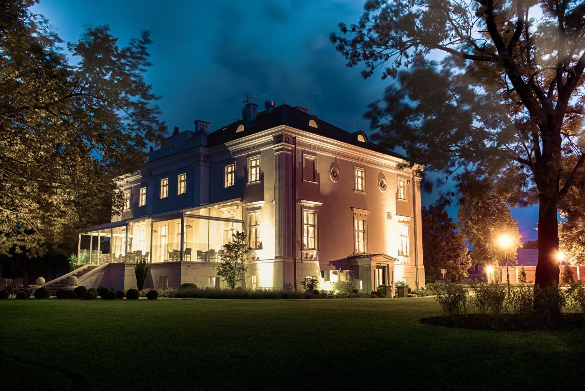 Hotel Jakubus Wilkow  Exterior photo
